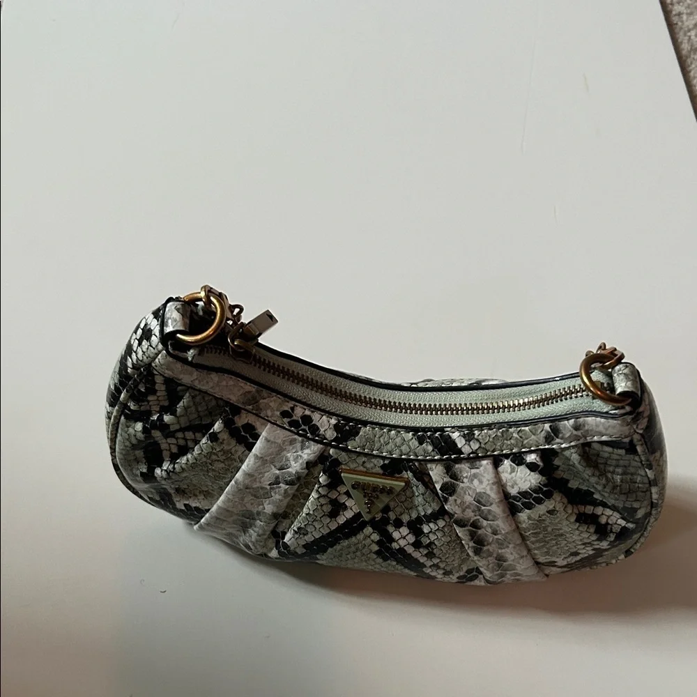Elegant Snakeskin Pattern Shoulder Bag
